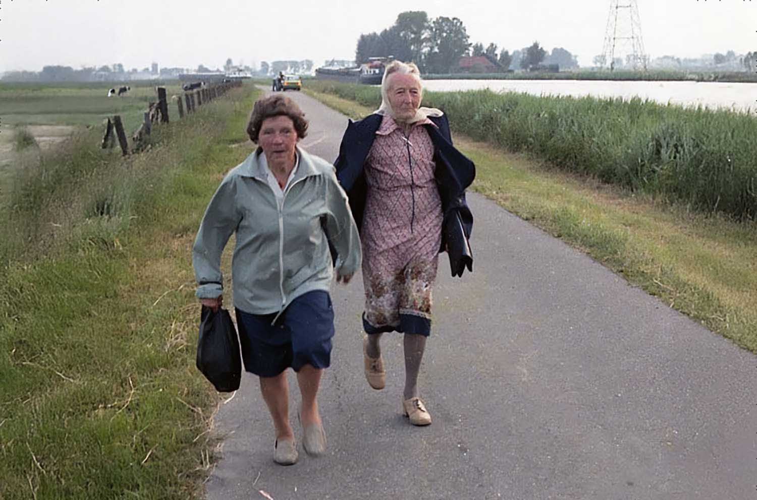 LusvanAkkrum 1982 6 29 Bouwhuis  van der Wal 83 en WvdWal Steenbeek bijna78.jpg